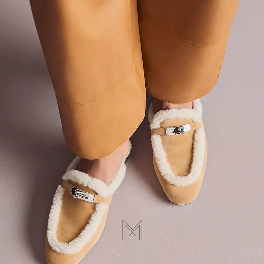 Giày sục Hermes authentic màu nâu da lộn khoá bạc MHGH116 2026 Giày sục Hermes authentic màu nâu da lộn khoá bạc MHGH116 2026