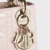 Túi Xách Đeo Chéo Mini Lady Dior Bag Powder Pink Patent Cannage Calfskin JTT029 2026 Túi Xách Đeo Chéo Mini Lady Dior Bag Powder Pink Patent Cannage Calfskin JTT029 2026
