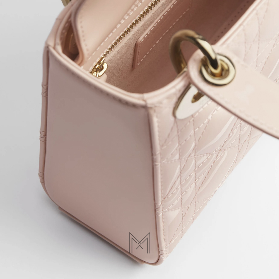 Túi Xách Đeo Chéo Mini Lady Dior Bag Powder Pink Patent Cannage Calfskin JTT029 2026 Túi Xách Đeo Chéo Mini Lady Dior Bag Powder Pink Patent Cannage Calfskin JTT029 2026