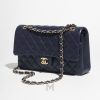 Túi Chanel Classic Pre-Collection màu xanh da bê chần bông MCN74 2026