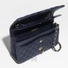 Túi Chanel Classic Pre-Collection màu xanh da bê chần bông MCN74 2026