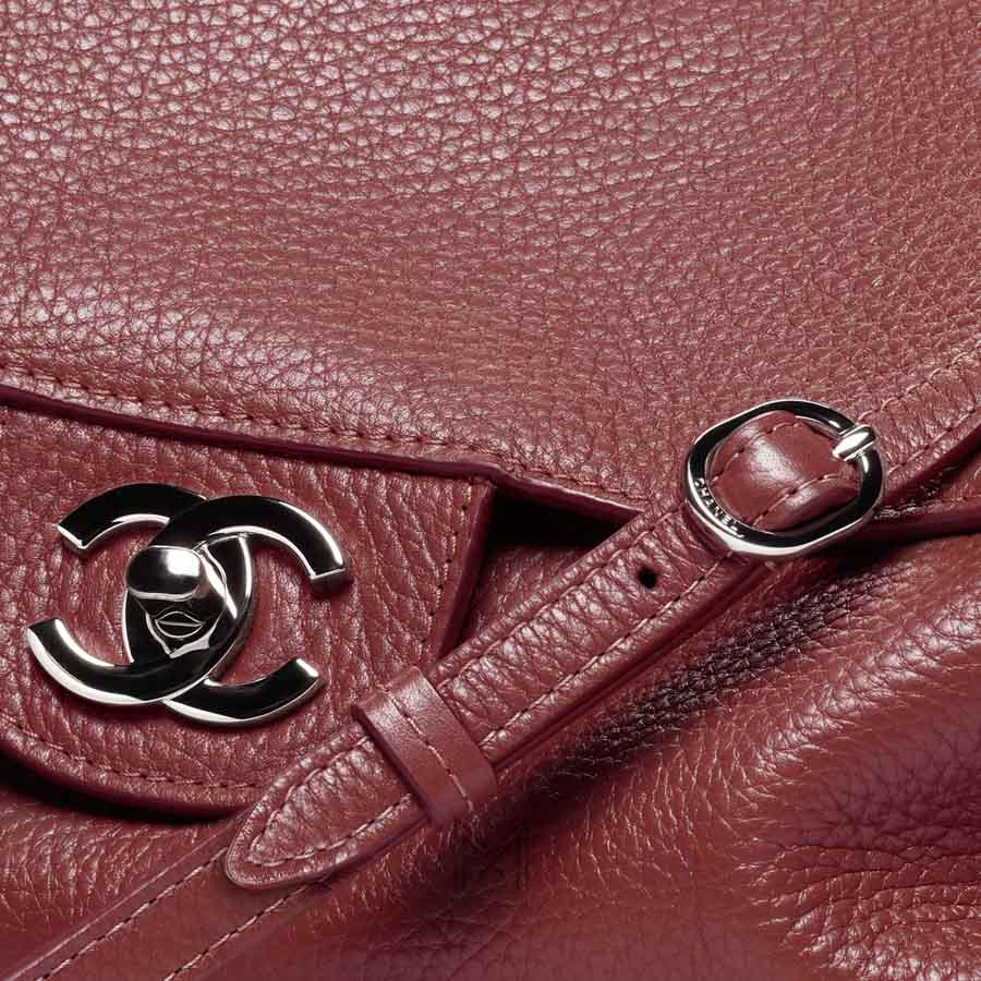 Túi xách Chanel màu đỏ da hạt hàng hiệu chính hãng MCN67 2026 Túi xách Chanel màu đỏ da hạt hàng hiệu chính hãng MCN67 2026