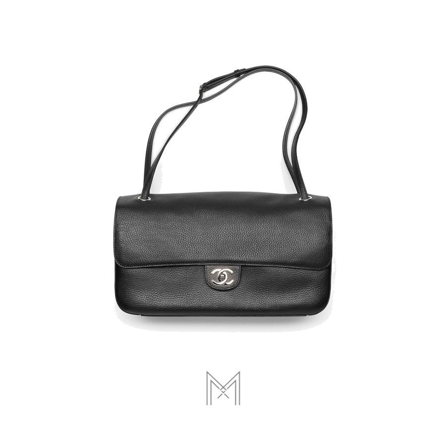 Túi xách đeo chéo Chanel nắp gập màu đen da bê chính hãng MCN62 2026 Túi xách đeo chéo Chanel nắp gập màu đen da bê chính hãng MCN62 2026