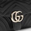 Túi xách đeo chéo Gucci Marmont màu đen dây xích vàng authentic MHTG109 2026 Túi xách đeo chéo Gucci Marmont màu đen dây xích vàng authentic MHTG109 2026