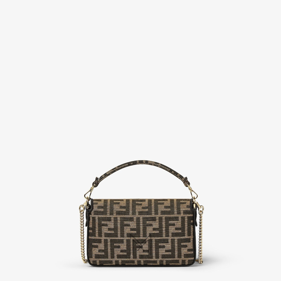 Túi xách đeo chéo Fendi Baguette màu nâu hoạ tiết FF MHH030 2026 Túi xách đeo chéo Fendi Baguette màu nâu hoạ tiết FF MHH030 2026