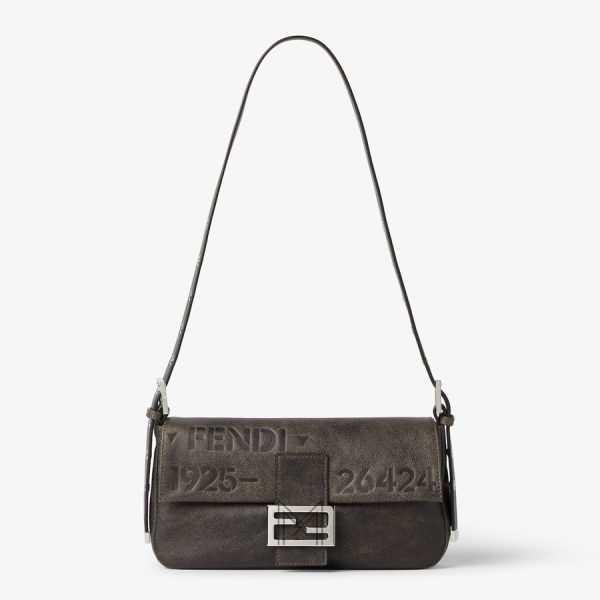 Túi xách đeo chéo Fendi Baguette 1925-26424 màu nâu khoá bạc MHH056