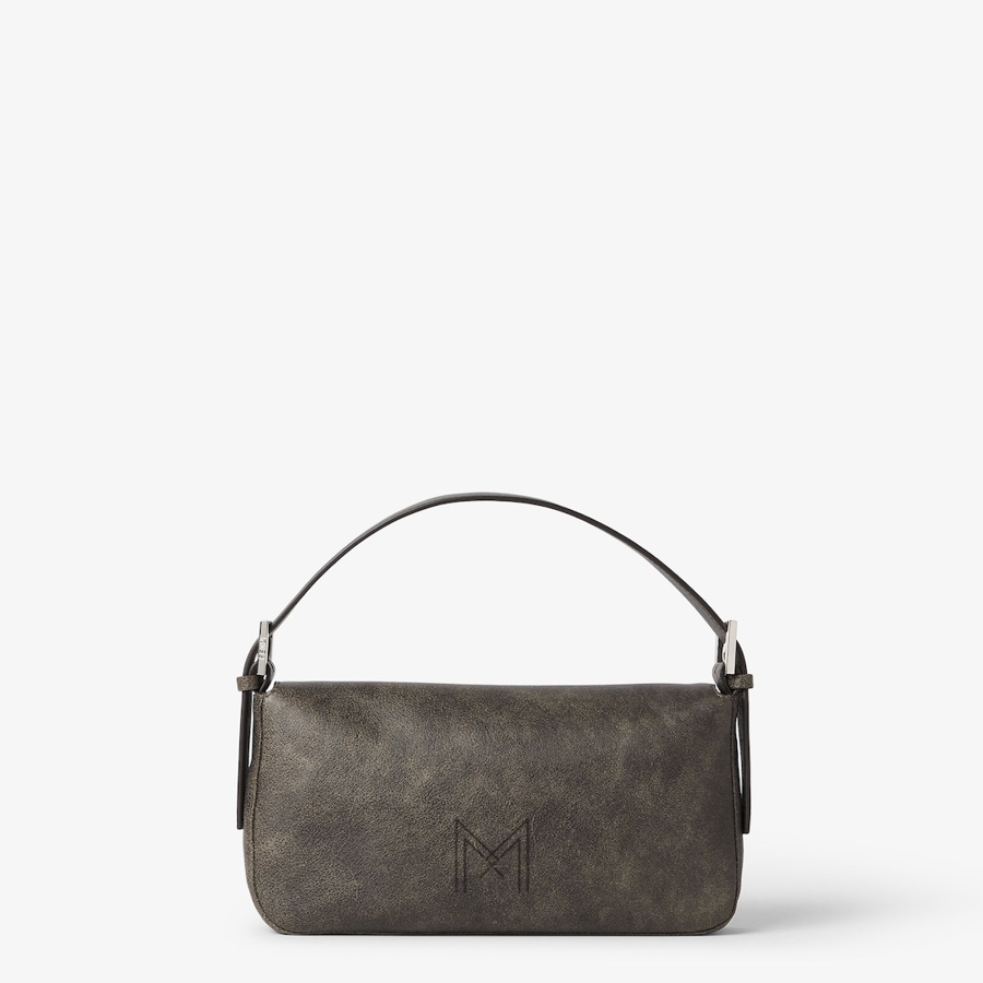 Túi xách đeo chéo Fendi Baguette 1925-26424 màu nâu khoá bạc MHH056 2026 Túi xách đeo chéo Fendi Baguette 1925-26424 màu nâu khoá bạc MHH056 2026