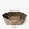 Túi xách tote Fendi Medium Roll màu be da hạt authentic MHH038 2026