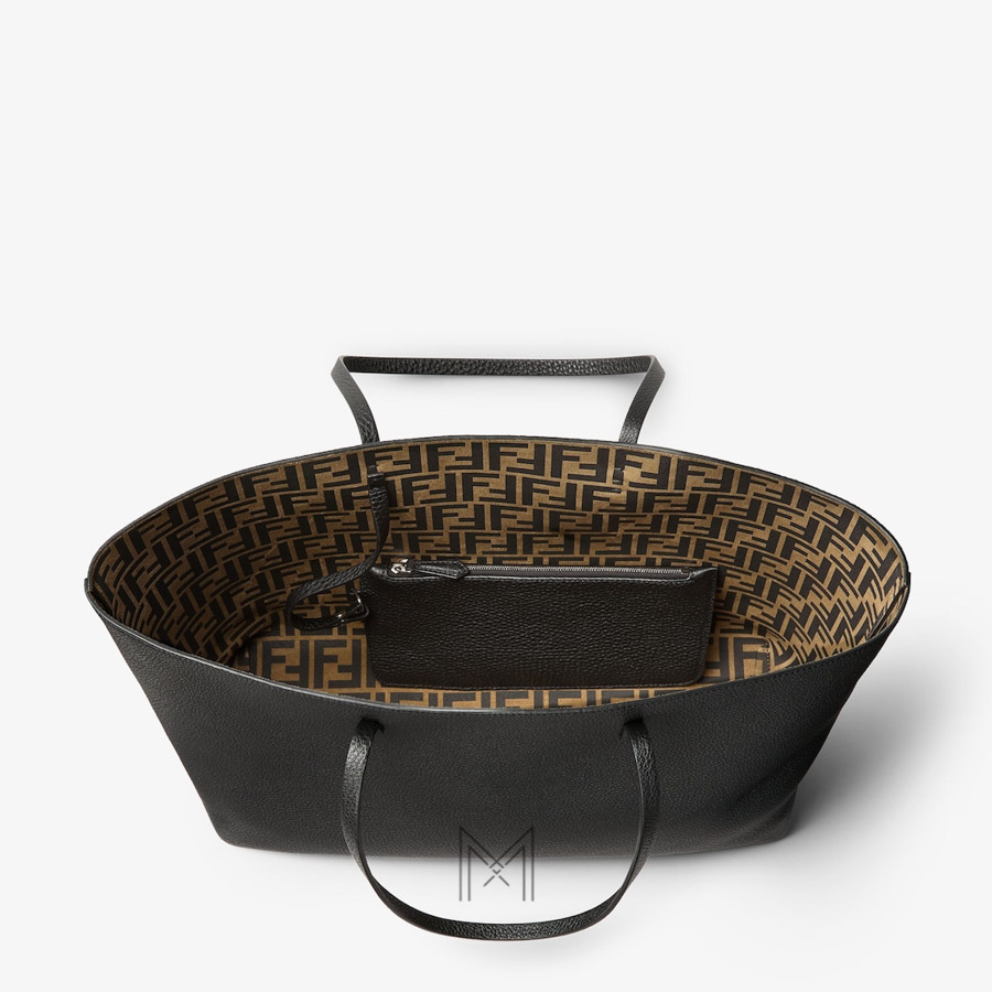 Túi xách tote Fendi Medium Roll màu đen da sần chính hãng MHH037 2026 Túi xách tote Fendi Medium Roll màu đen da sần chính hãng MHH037 2026
