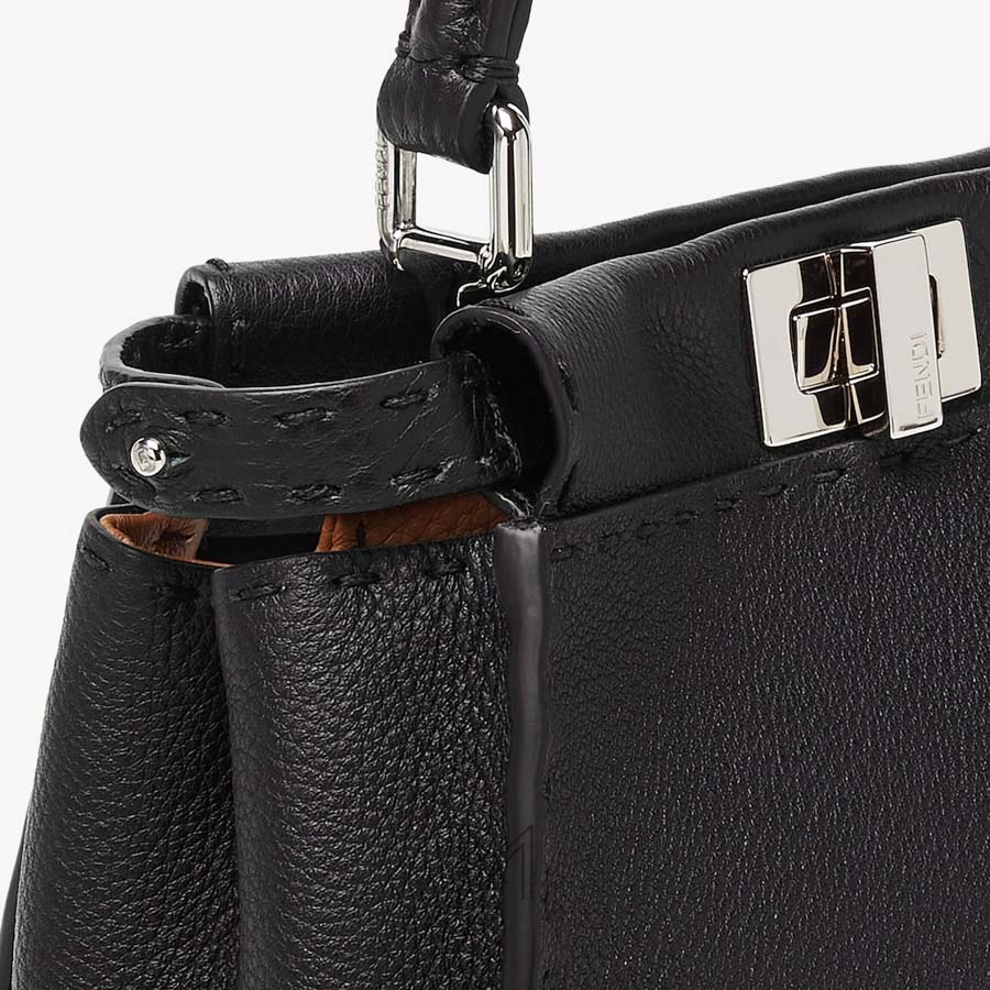 Túi xách đeo chéo da Fendi Peekaboo màu đen khoá bạc MHH101 2026 Túi xách đeo chéo da Fendi Peekaboo màu đen khoá bạc MHH101 2026