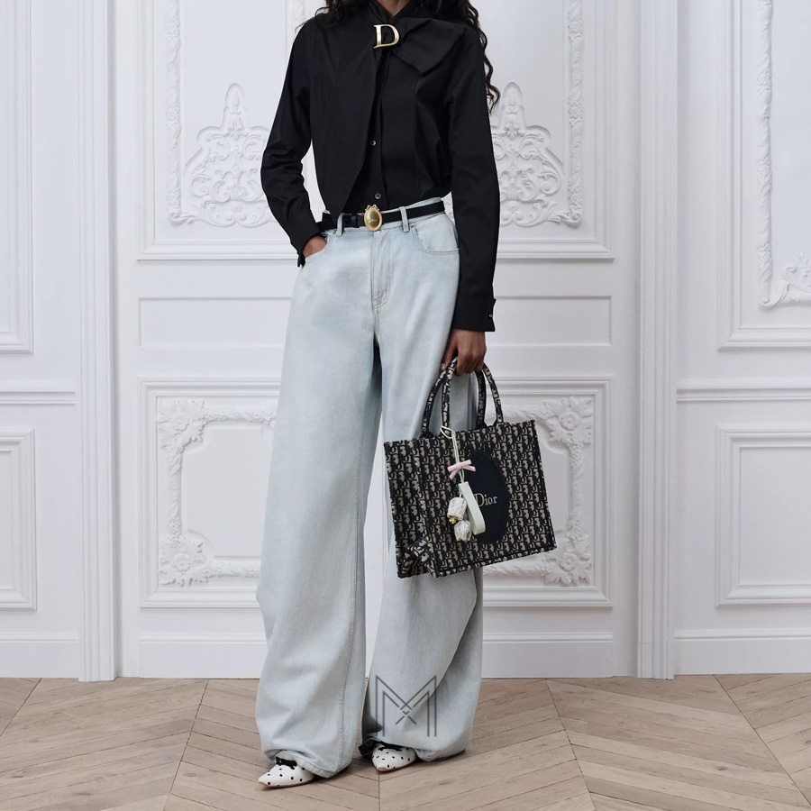 Túi Xách Đeo Chéo Medium Dior Book Tote Blue Dior Oblique Jacquard JJT268 2026 Túi Xách Đeo Chéo Medium Dior Book Tote Blue Dior Oblique Jacquard JJT268 2026