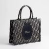 Túi Xách Đeo Chéo Medium Dior Book Tote Blue Dior Oblique Jacquard JJT268 2026 Túi Xách Đeo Chéo Medium Dior Book Tote Blue Dior Oblique Jacquard JJT268 2026