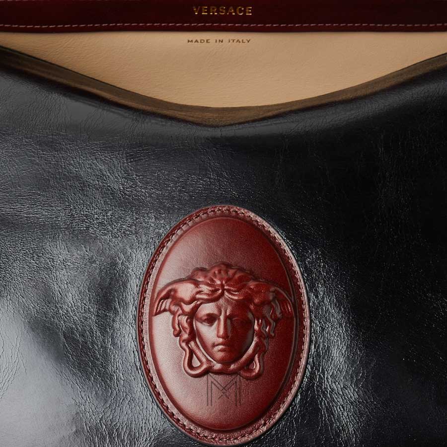 Túi xách Versace đeo chéo màu đen da bê chính hãng MTV204 2026 Túi xách Versace đeo chéo màu đen da bê chính hãng MTV204 2026