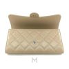 Ví dài Chanel màu be da sần chần bông logo CC bạc MHV28 2026