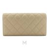 Ví dài Chanel màu be da sần chần bông logo CC bạc MHV28 2026