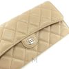 Ví dài Chanel màu be da sần chần bông logo CC bạc MHV28 2026