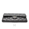 Ví dài Chanel màu đen da sần logo CC màu vàng MHV32 2026