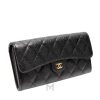 Ví dài Chanel màu đen da sần logo CC màu vàng MHV32 2026