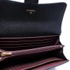 Ví dài Chanel màu đen da sần logo CC màu vàng MHV32 2026