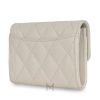 Ví ngắn Chanel màu trắng kem logo CC màu vàng chính hãng MHV11 2026