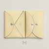 Ví đựng thẻ Hermes Calvi Duo Compact màu vàng nhạt Vanille MVH78 2026 Ví đựng thẻ Hermes Calvi Duo Compact màu vàng nhạt Vanille MVH78 2026