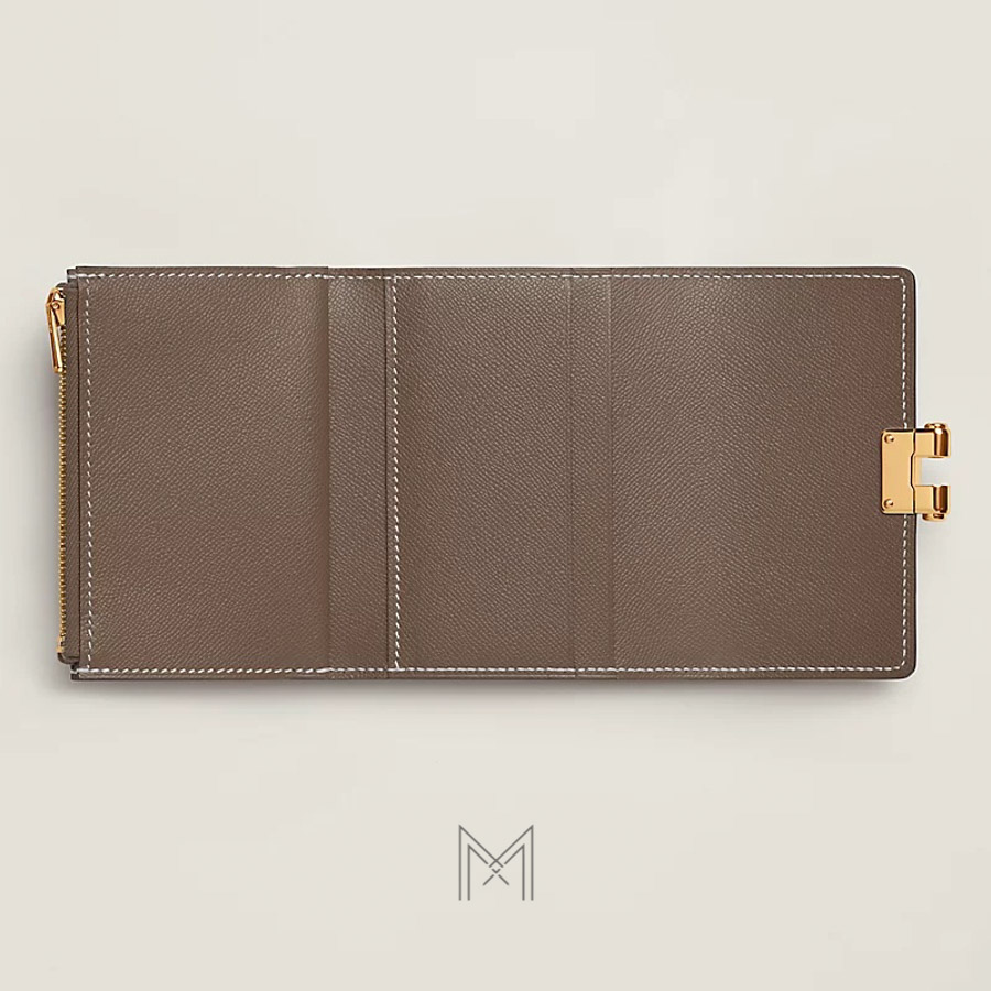 Ví ngắn Hermes nắp gập Charniere Compact màu nâu da bê Madame MVH34 2026 Ví ngắn Hermes nắp gập Charniere Compact màu nâu da bê Madame MVH34 2026