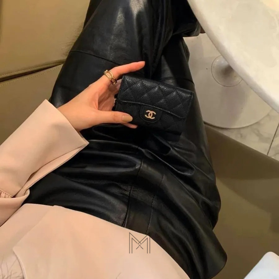 Ví da Chanel màu đen logo CC màu vàng chính hãng MHV10 2026 Ví da Chanel màu đen logo CC màu vàng chính hãng MHV10 2026