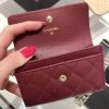 Ví nữ Chanel màu đỏ da sần logo CC đính đá MHV18 2026