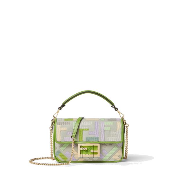 Túi xách đeo chéo Fendi Baguette phối màu hoạ tiết FF MHH022
