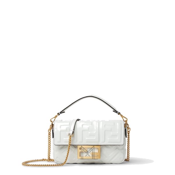 Túi xách đeo chéo Fendi Baguette màu trắng dập nổi hoạ tiết FF MHH026